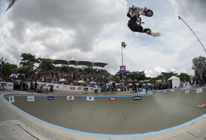 As quatro rodinhas voaram alto em Madureira no Rio Bowl Jam (Foto: AGIF) As quatro rodinhas voaram alto em Madureira no Rio Bowl Jam (Foto: AGIF)