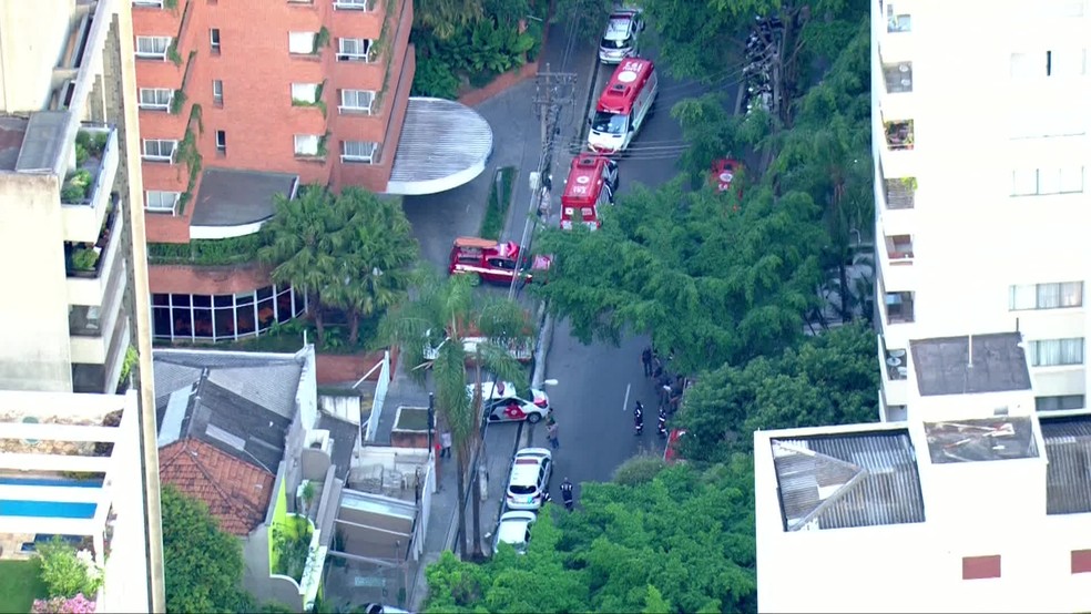 Bombeiros são acionados após 20 pessoas passarem mal em prédio no Jardins — Foto: Reprodução/GloboNews
