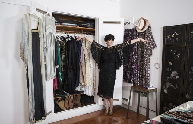 Vanessa Rozan e seu guarda-roupa em Close no Closet. (Foto: Camila Guerreiro)
