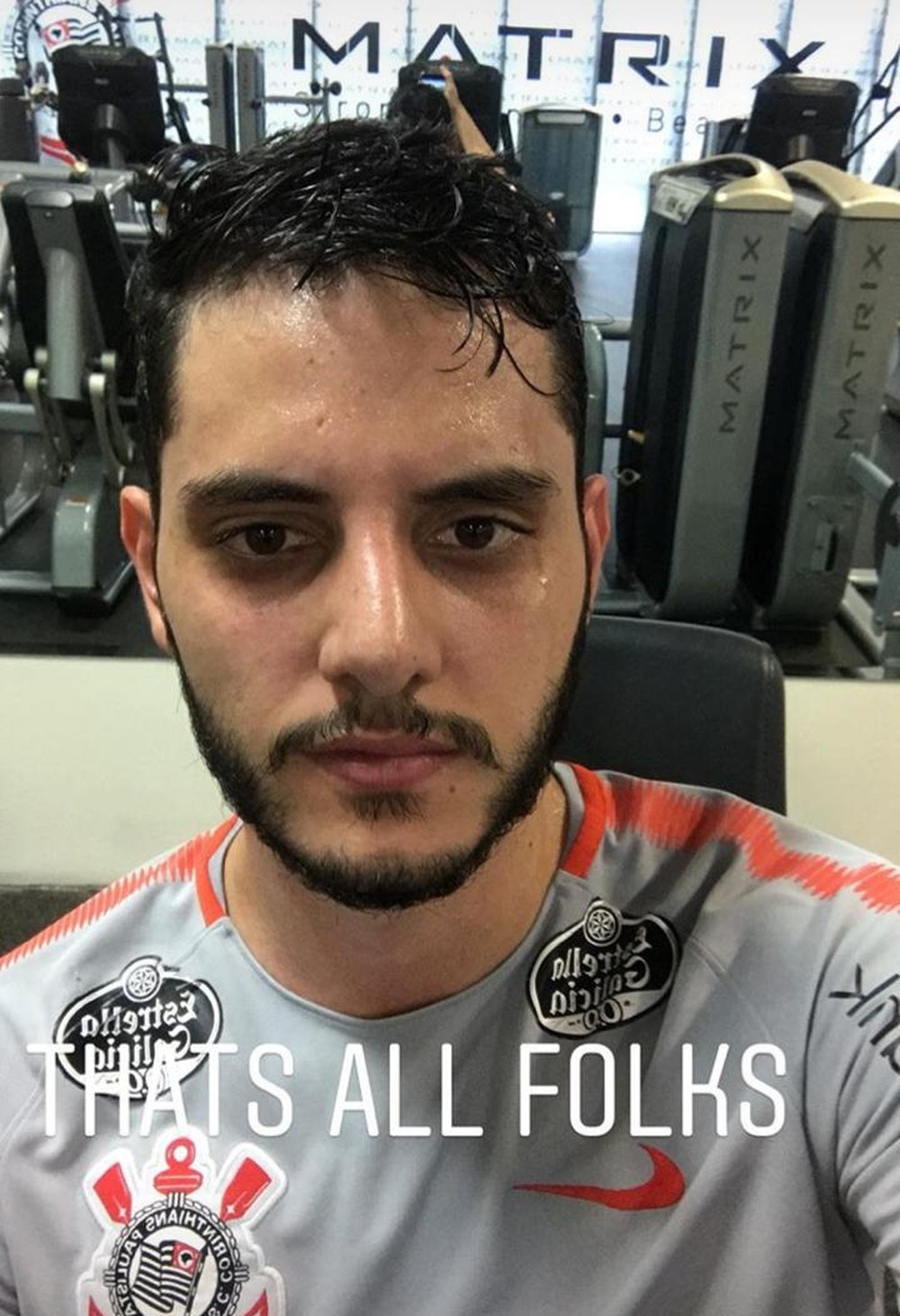 Após negociação frustrada com a Itália, goleiro espera dezembro para se desvincular do Corinthians