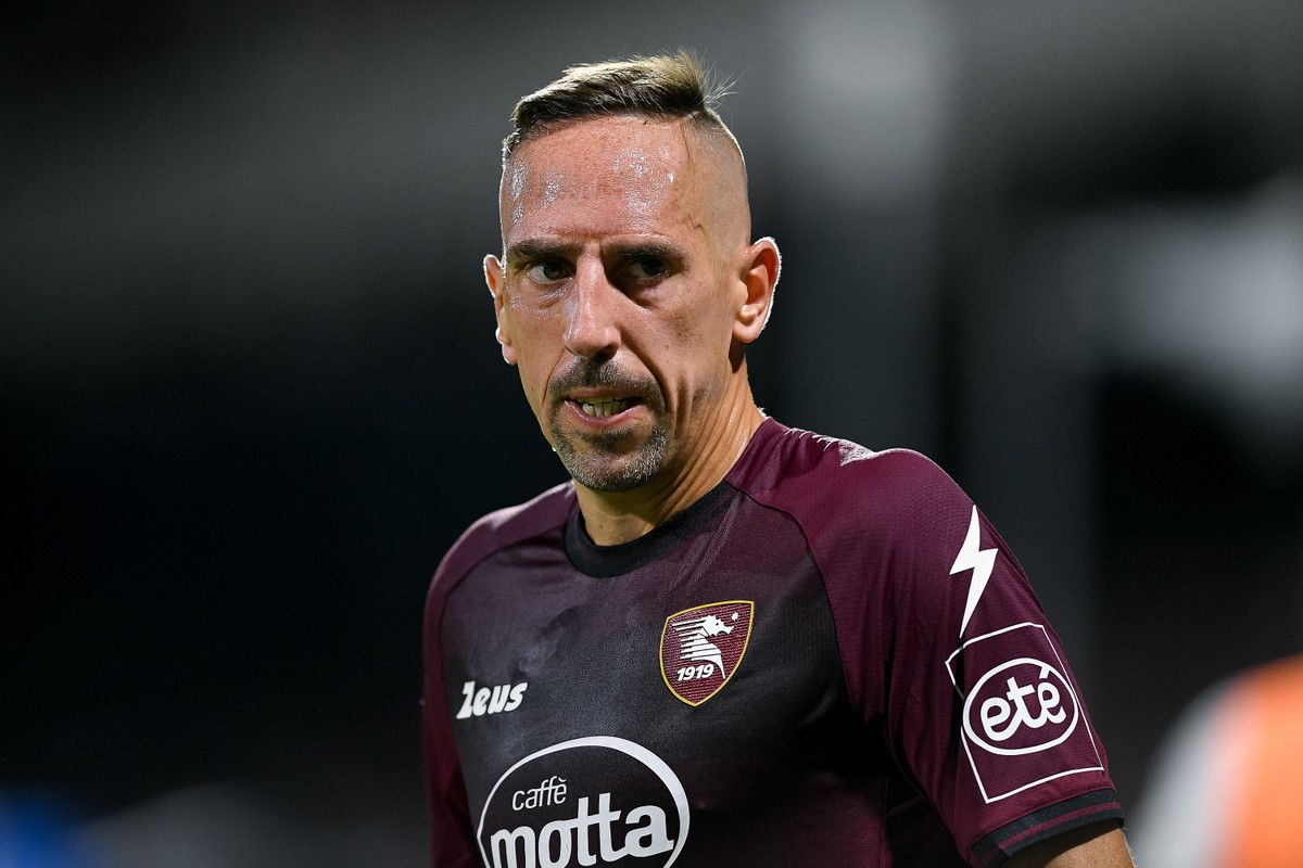 Aos 39 anos, atacante francês Ribéry vai se aposentar do futebol ...
