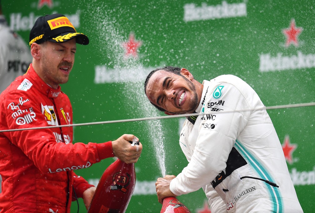 Vettel e Hamilton no pÃ³dio do GP da China â€” Foto: Getty Images