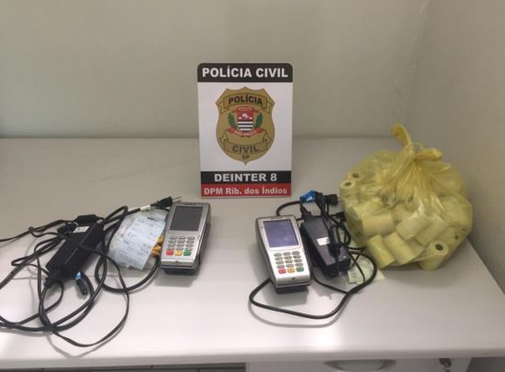 Mandados de busca e apreensão foram cumpridos nesta segunda-feira (27) — Foto: Polícia Civil
