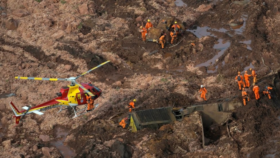 Estouro de barragem em Brumadinho deixou cerca de 150 desaparecidos e um rastro de destruição (Foto: Reuters, via BBC)