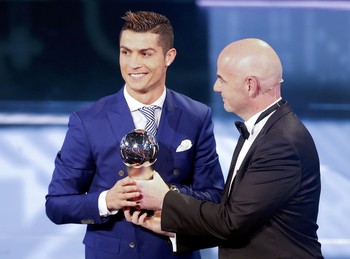Cristiano Ronaldo premio Fifa the best infantino (Foto: Reuters)