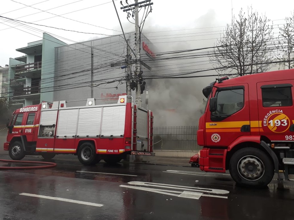 incendio atinge predio de empresa em caxias do sul rio grande do sul g1
