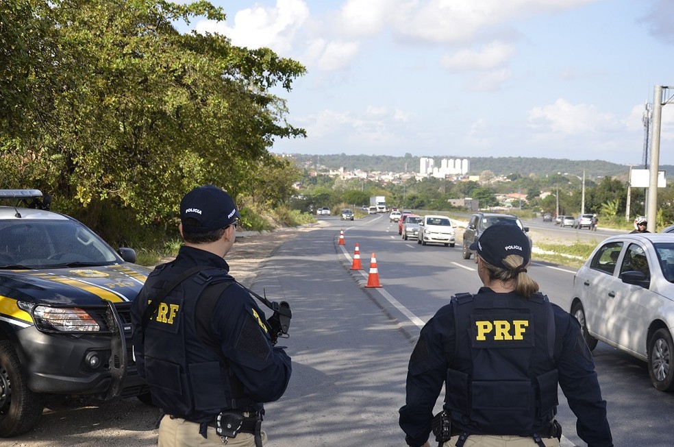 PolÃ­cia RodoviÃ¡ria Federal realizou operaÃ§Ã£o de fiscalizaÃ§Ã£o em principais rodovias federais de PE durante feriadÃ£o de Nossa Senhora Aparecida  â Foto: PRF/DivulgaÃ§Ã£o