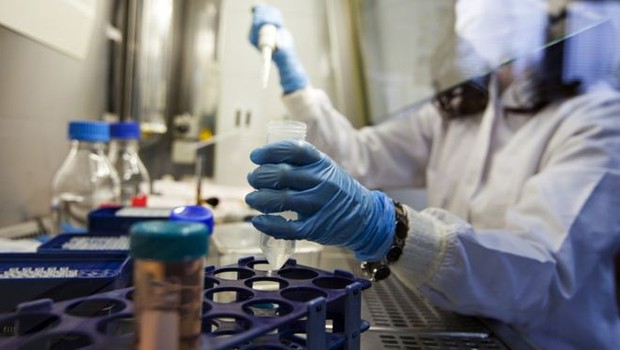 Grupo de cientistas afirma que estagnação de investimentos deixou mais distantes as metas da ONU para o controle da doença até 2020 (Foto: Getty Images via BBC)