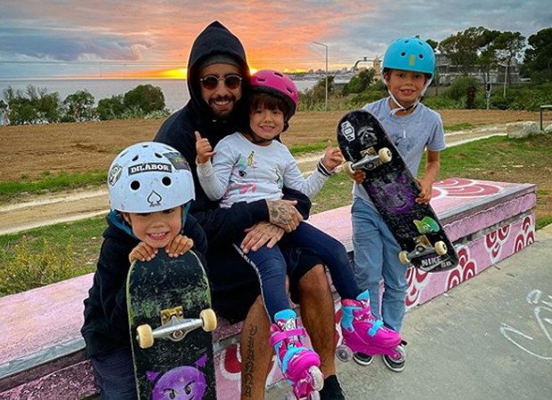 Pedro Scoopy com os filhos Dom, Liz e Bem (Foto: Foto: Reprodução/Instagram)