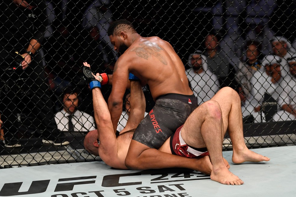 Curtis Blaydes domina Shamil Abdurakhimov em sua vitÃ³ria no UFC 242 â?? Foto: Getty Images