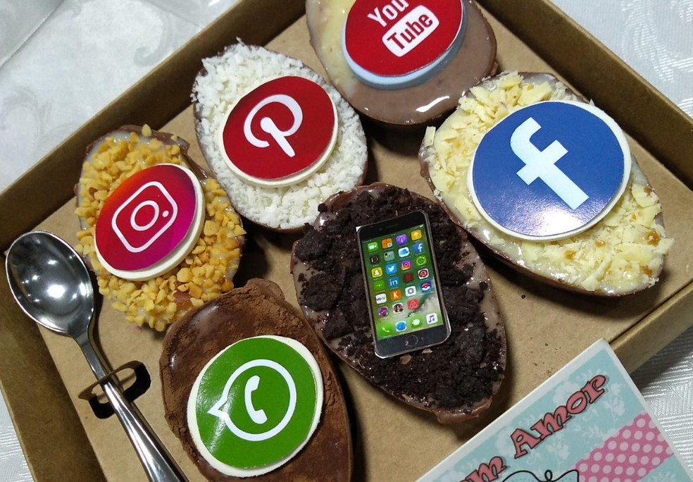 Para quem não quer abandonar o tradicional ovo de chocolate, tem a opção de personalizar — Foto: Divulgação/Benedita de Jesus Ramos