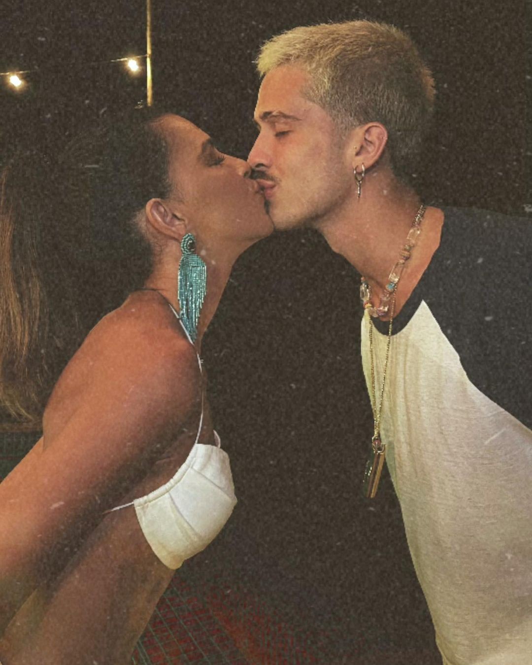 Mariana Rios beija João Guilherme (Foto: Reprodução / Instagram)