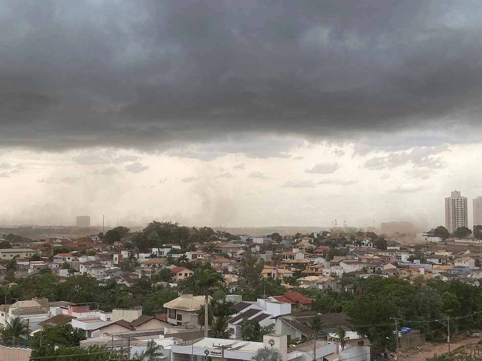 Deve ter chuva em Cuiabá nesta sexta-feira — Foto: Iury Lupaudi