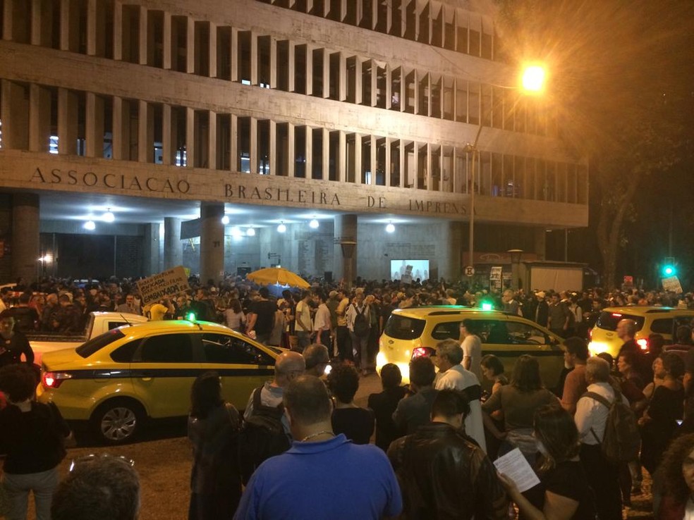 Ato reúne jornalistas na Associação Brasileira de Imprensa  — Foto: Raoni Alves/G1 Rio