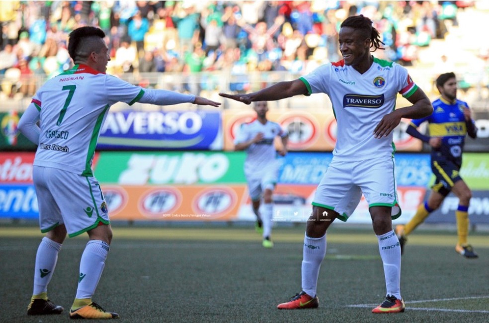 Sergi Santos, Ã  direita, comemora gol com Carrasco em 2017 (Foto: ReproduÃ§Ã£o/Site oficial Audax Italiano)