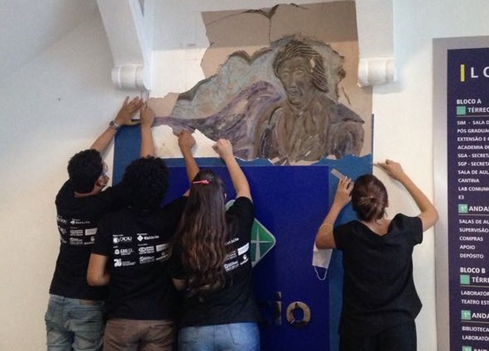 Arte sacra era foi ocultada por reboco em patrimônio histórico de Fortaleza (Foto: Arquivo pessoal)