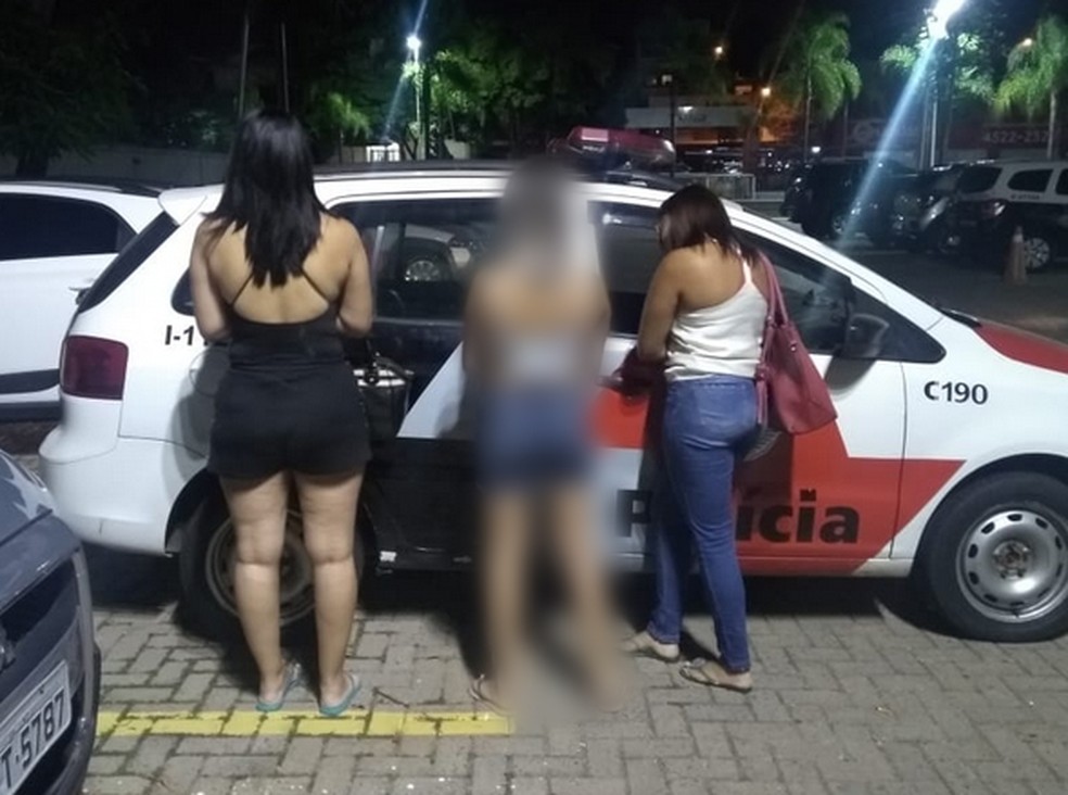 Adolescente foi encontrada com mais duas mulheres trabalhando na casa de prostituiÃ§Ã£o em JundiaÃ­ â Foto: DivulgaÃ§Ã£o/PolÃ­cia Militar