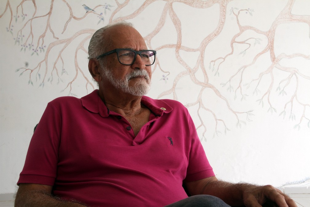 Martinho Leal Campo, aos 77 anos, mora em João Pessoa e vive como economista aposentado — Foto: André Resende/G1