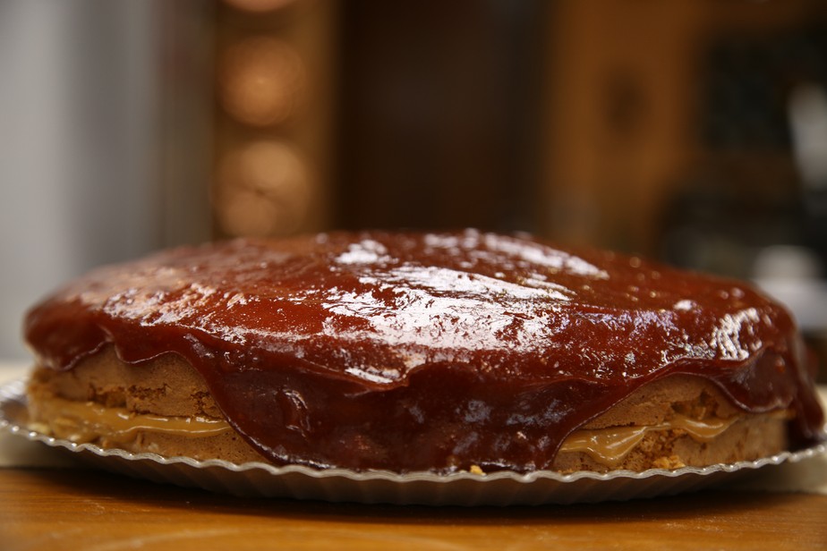 Bolo Basico Com Calda De Goiabada E Recheio De Doce De Leite Receitas Receitas