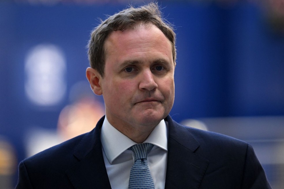 O político conservador Tom Tugendhat chega à BBC no centro de Londres em 10 de julho de 2022, para aparecer no programa de televisão político 'Sunday Morning' da BBC com a jornalista Sophie Raworth — Foto: Justin Tallis / AFP