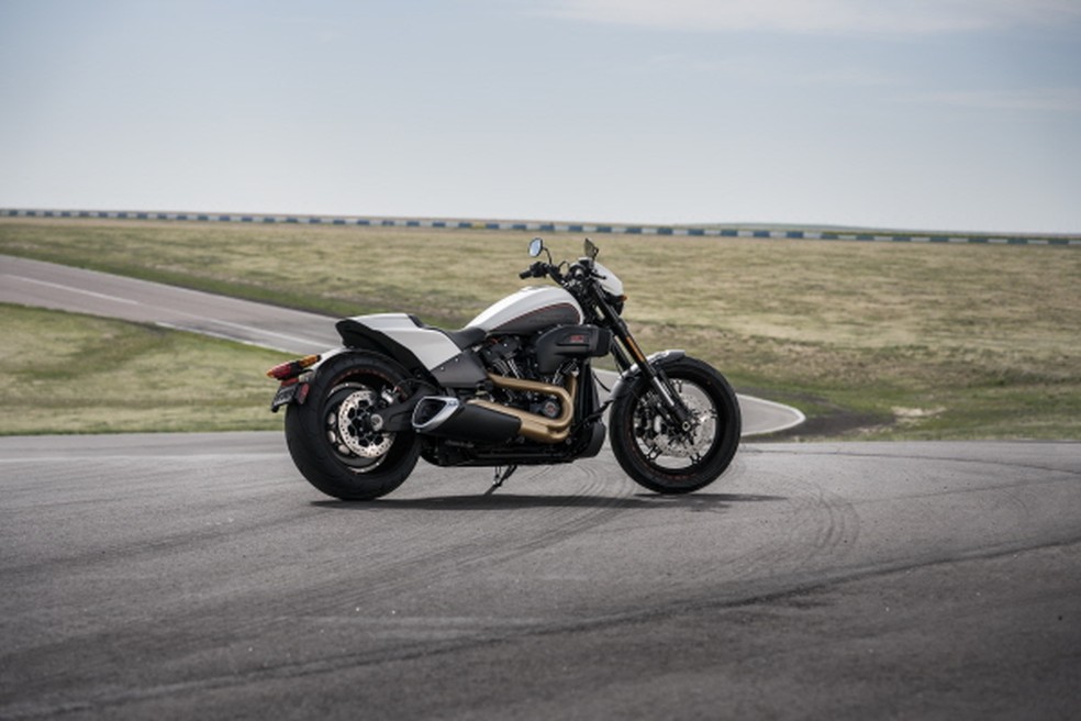 Harley-Davidson lança inédita FXDR, primeira moto de sua 
