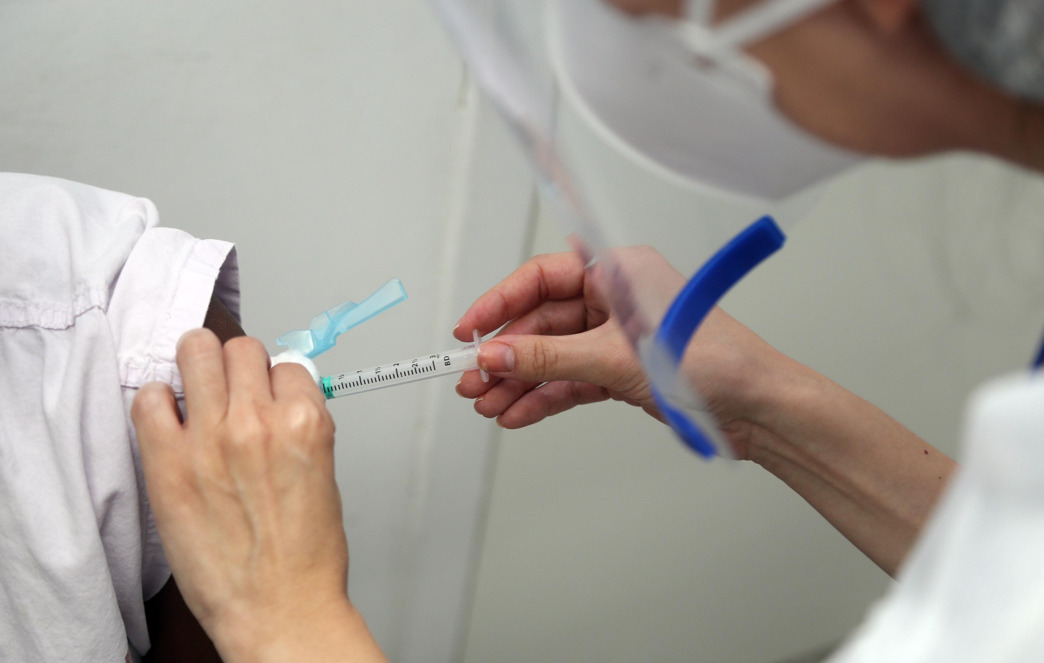 Prefeitura de Salvador segue com vacinação contra Covid-19 na quarta-feira; confira lista de postos
