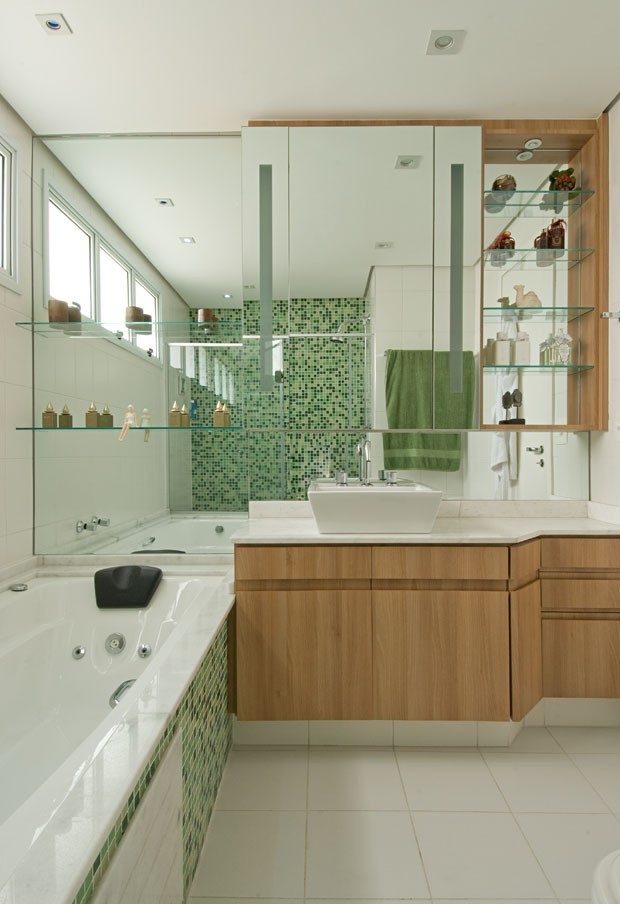 Armários para banheiros: 14 ideias lindas para aproveitar o espaço (Foto: reprodução)