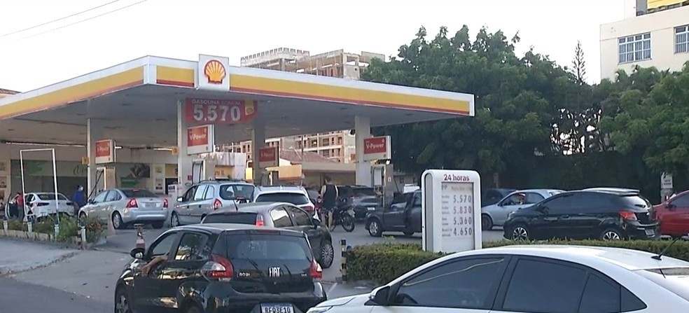 Preço médio da gasolina no Ceará subiu R$ 1,28 no Ceará entre janeiro e setembro de 2021 — Foto: TV Verdes Mares/Reprodução