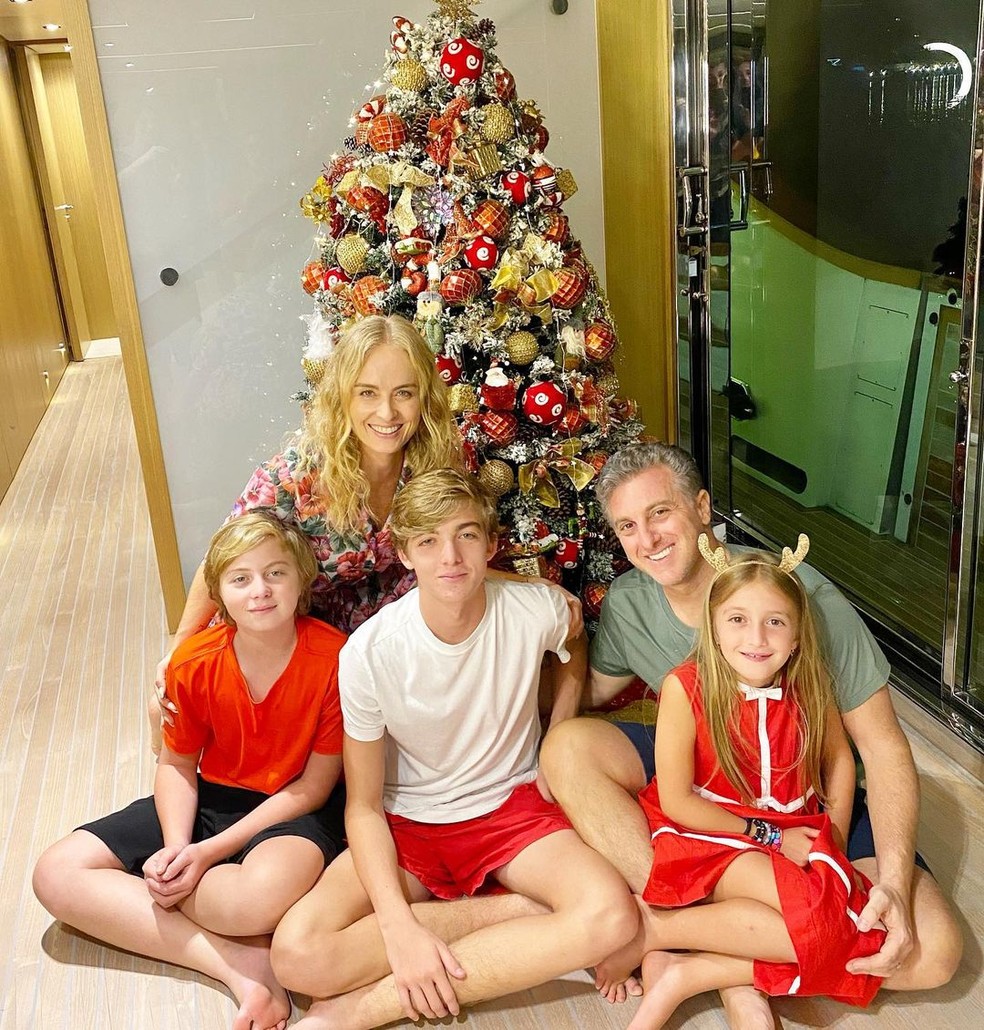 Luciano Huck, Angélica, Eva, Joaquim e Benício  — Foto: Reprodução/Instagram