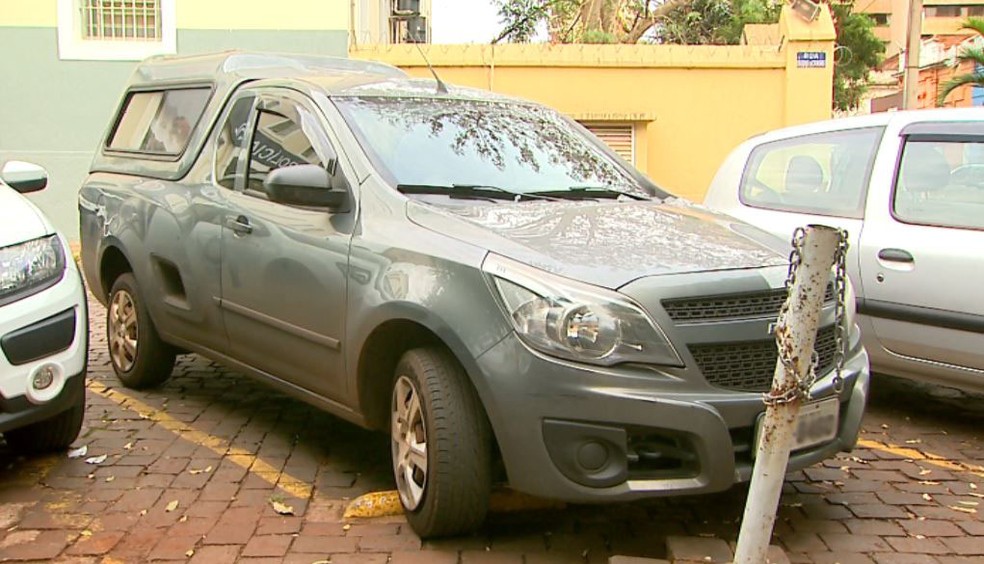 Carro roubado no Parque RibeirÃ£o estava com cadeira de rodas de jovem com paralisia cerebral â Foto: ReproduÃ§Ã£o/EPTV