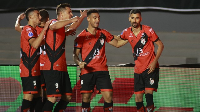 Comemora&ccedil;&atilde;o do gol de Jorginho em Atl&eacute;tico-GO x S&atilde;o Paulo