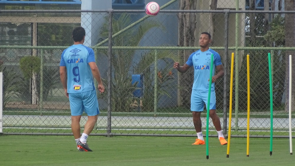 Ainda em busca de condição ideal no Cruzeiro, David revela sonho de atuar ao lado de Fred