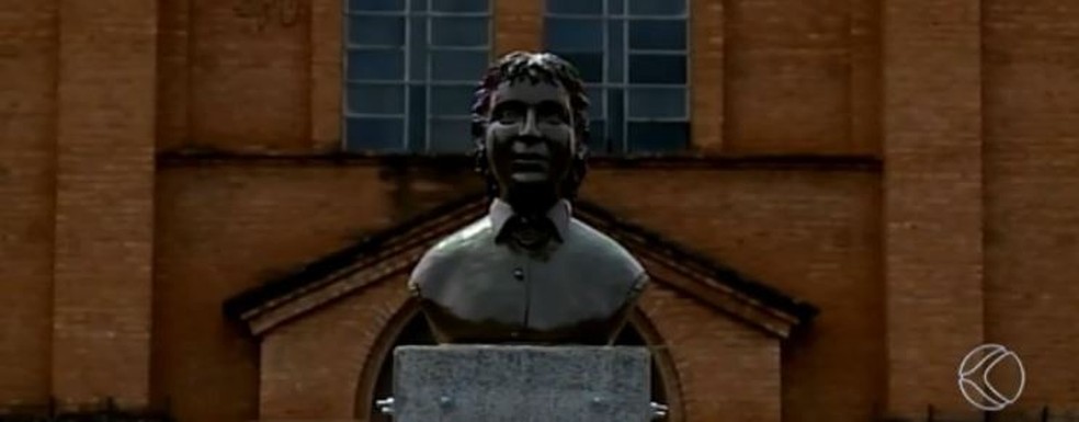 Busto da princesa Isabel em Uberaba — Foto: Reprodução/TV Integração