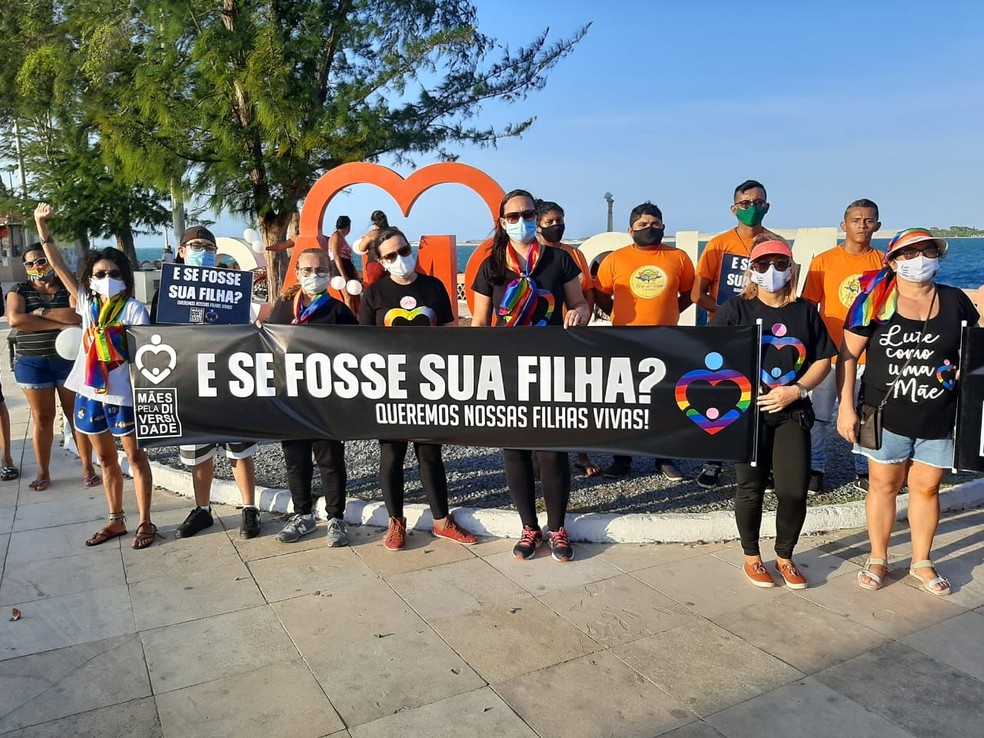 Maes Pela Diversidade Fazem Caminhada Pedindo Justica Pela Morte De Garota Trans Em Camocim No Ceara Ceara G1