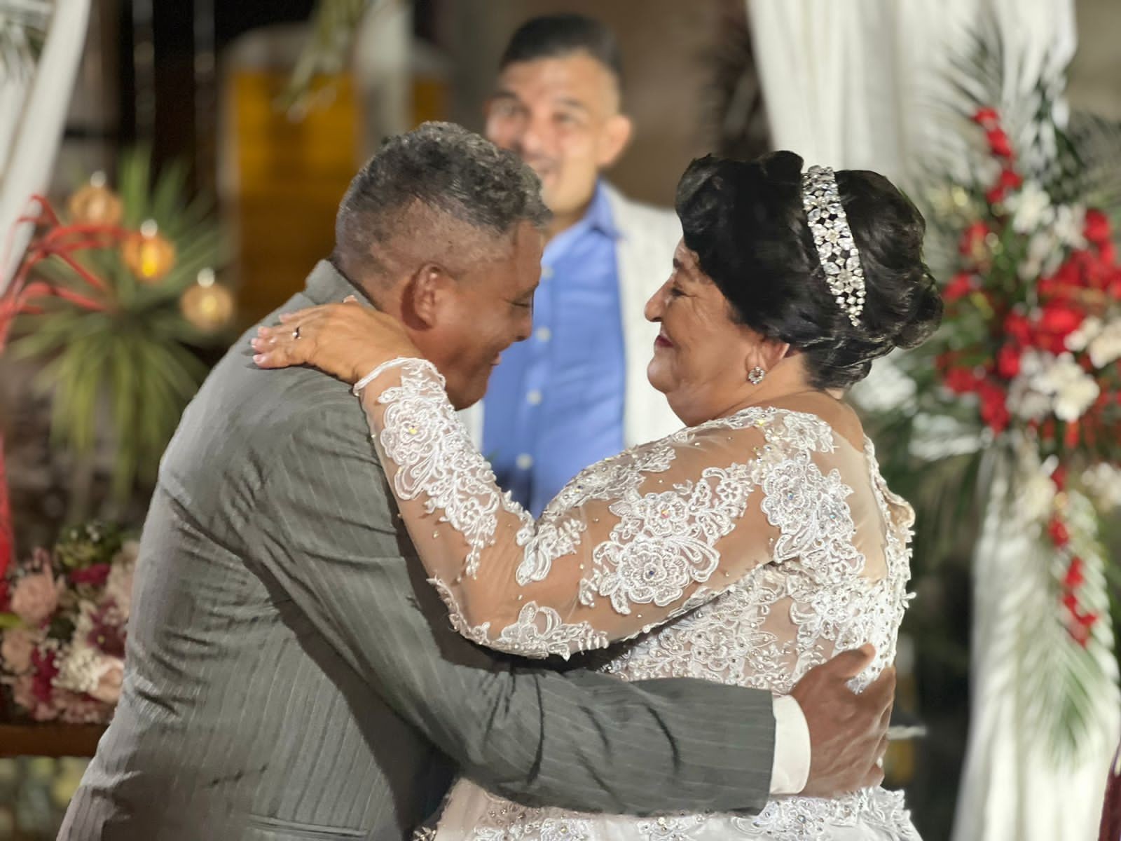 Casal em situação de rua ganha festa de casamento após dez anos de relacionamento no Ceará: ‘O que vale é o amor’
