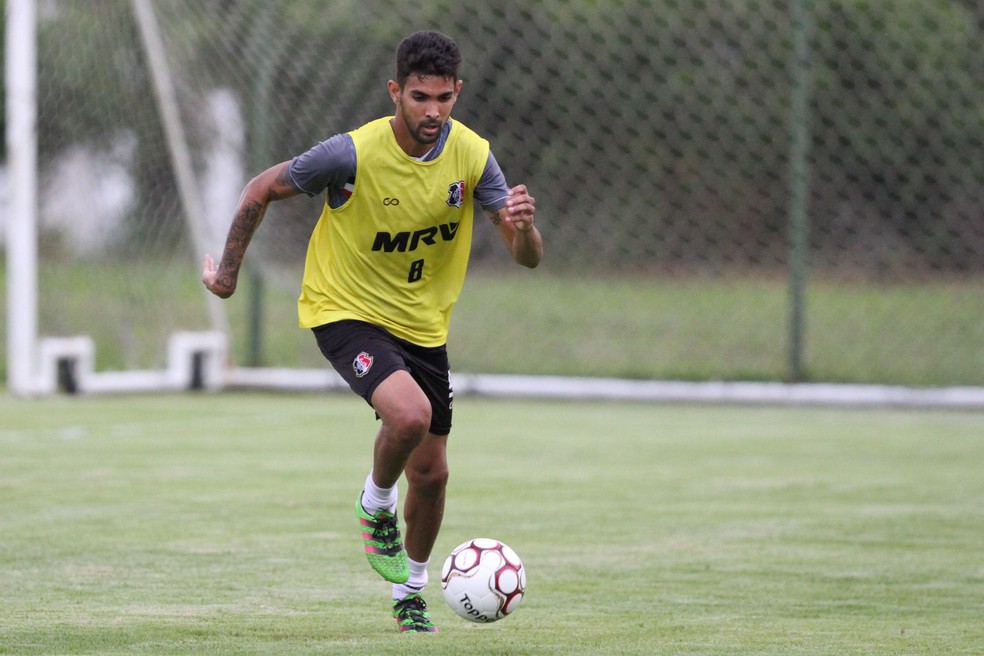 O BOLA DE OURO Augusto e Daniel Sobralense viram dúvida no Santa para