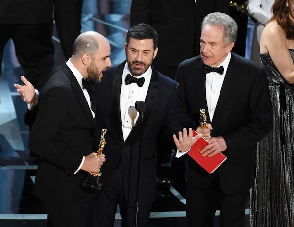 O anúncio da confusão na entrega do oscar de Melhor Filme no Oscar 2017 (Foto: Getty Images)