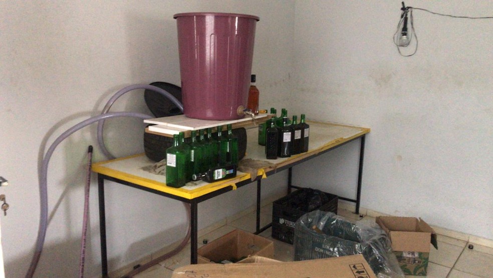 Polícia Rodoviária encontra chácara onde falsificavam bebidas alcóolicas — Foto: Divulgação/ Polícia Rodoviária 