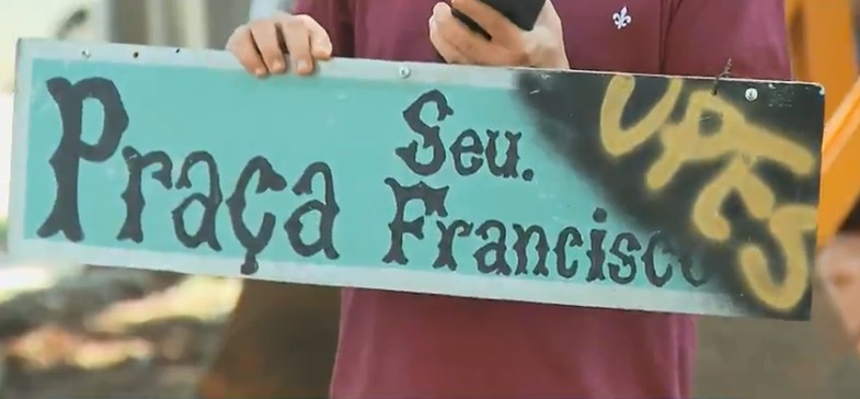 Praça mantida por moradores é destruída no bairro Juvevê, em Curitiba