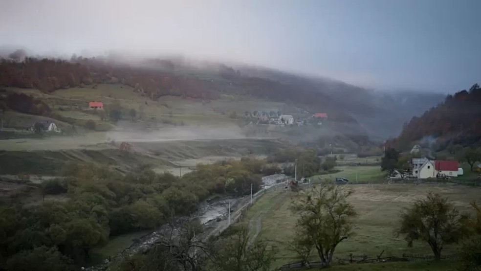 A vida nas aldeias pode ser difícil, especialmente no inverno. — Foto: BBC/DERRICK EVANS