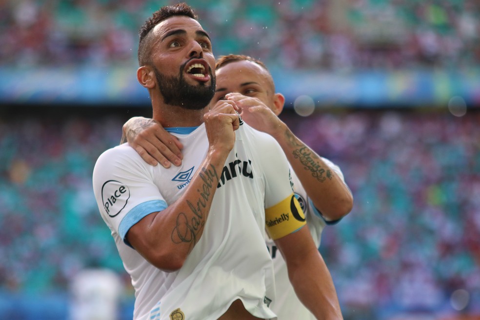 Maicon é uma das baixas contra o Sport (Foto: Tiago Caldas/Agência Estado)