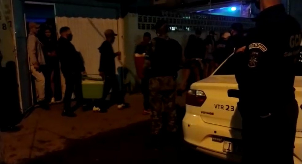 Cerca de 80 pessoas participavam de festa clandestina em São Leopoldo, segundo Guarda Municipal — Foto: Guarda Municipal de São Leopoldo/Divulgação