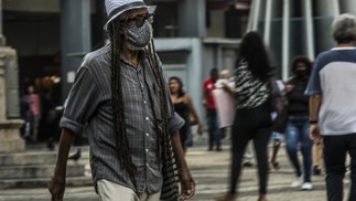 A Prefeitura afirmou que, a princípio, irá recomendar o uso de máscaras para idosos, pessoas com comorbidade e crianças nas escolas.  — Foto: Guito Moreto / Agência O Globo