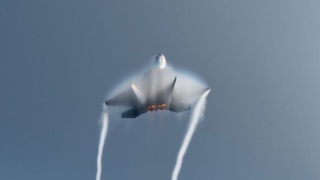 Os veículos hipersônicos nem sempre são armas, também podem ser qualquer tipo de aeronave cuja velocidade ultrapasse a barreira do som (Foto: US Air Force via BBC)