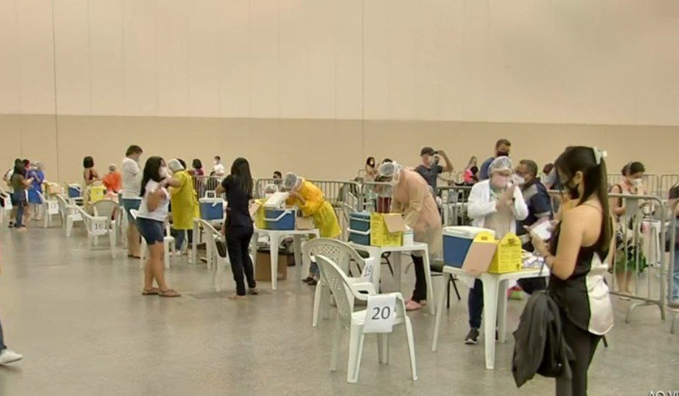 Fortaleza divulga lista de pessoas com 41 anos ou mais para receber a vacina — Foto: Reprodução/TV Verdes Mares