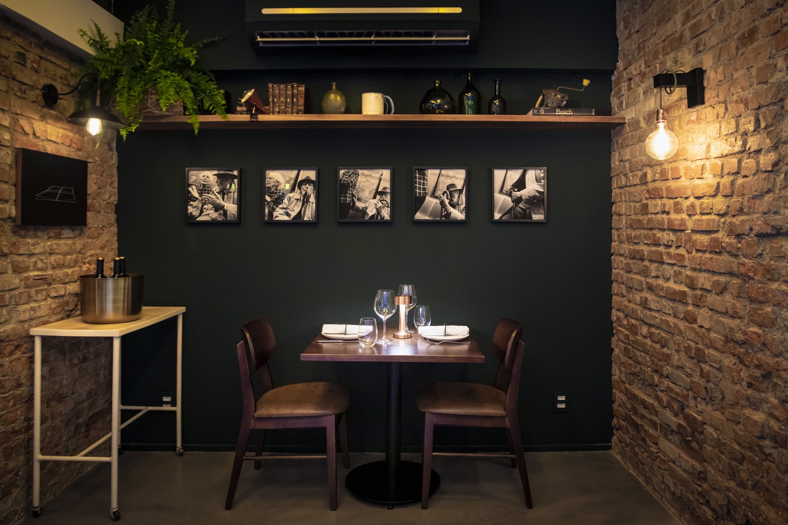 O chef João Paulo Frankenfeld recebe até 20 comensais por noite para jantares intimistas, na nova Casa 201 — Foto: Léo Martins