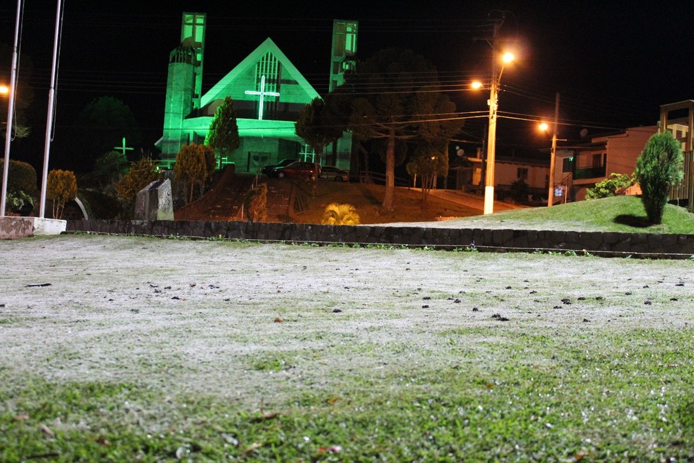 Entre a madrugada e a manhã desta terça-feira houve registro de geada em Urupema (Foto: Marleno Muniz Farias/ Prefeitura de Urupema/ Divulgação)