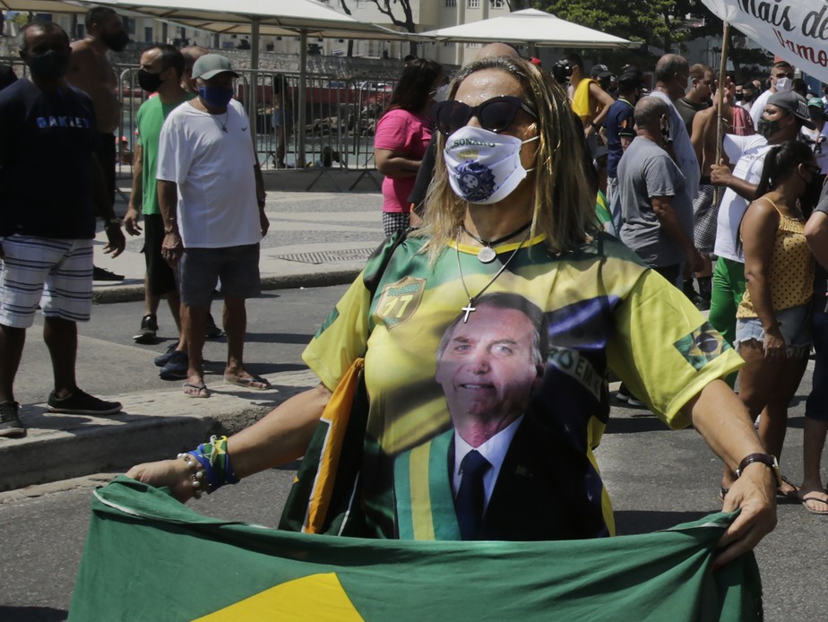 Bolsonarista protesta em Copacabana contra lockdowns relacionados à pandemia, em março de 2021