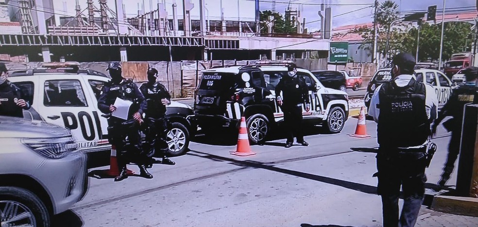 Operação de fiscalização do isolamento rígido em Sobral, no Ceará. — Foto: Reprodução TVM