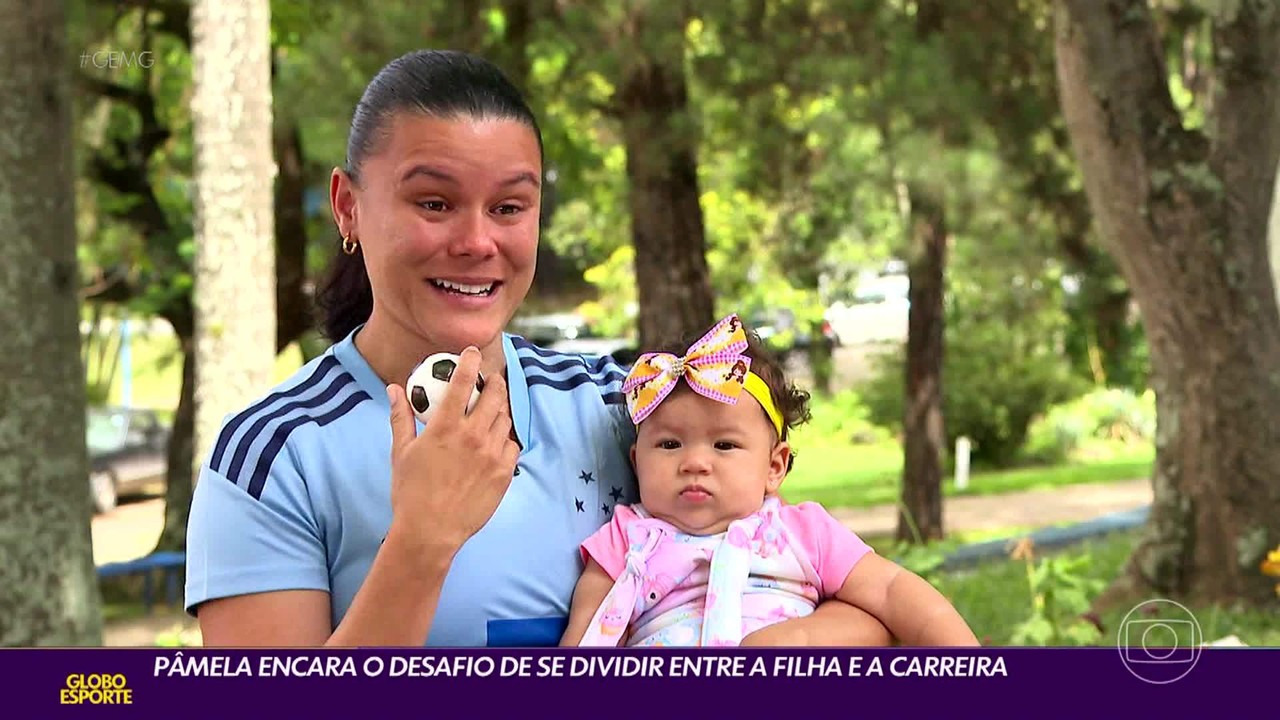 Atacante do Cruzeiro, Pâmela encara desafio de se dividir entre filha e carreira